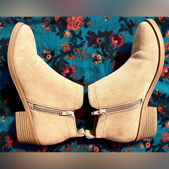 Time and Tru Taupe Faux Suede Ankle Boots | Women’s 6.5 - Picture 2 of 9